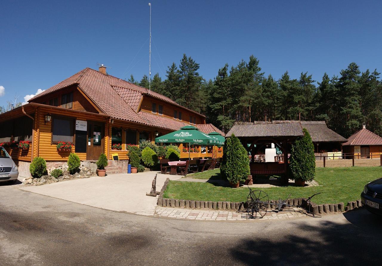 Paripa Csárda Acomodação com café da manhã Debrecen Exterior foto